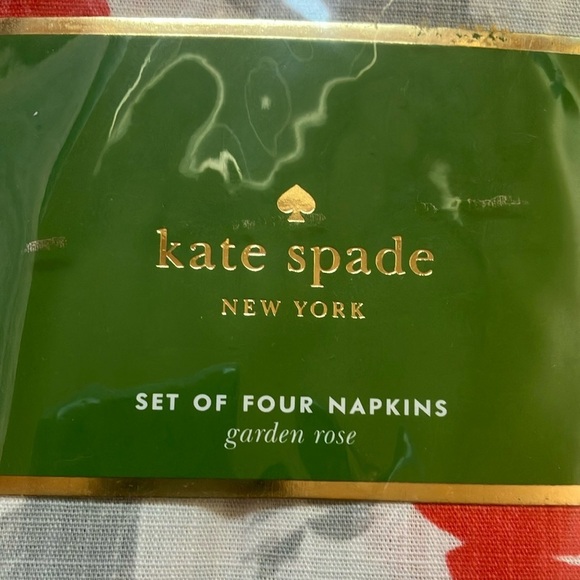 Kate Spade: Garden Rose Floral Napkins- set of 4- 100% cotton- 20”x20” - Picture 3 of 16